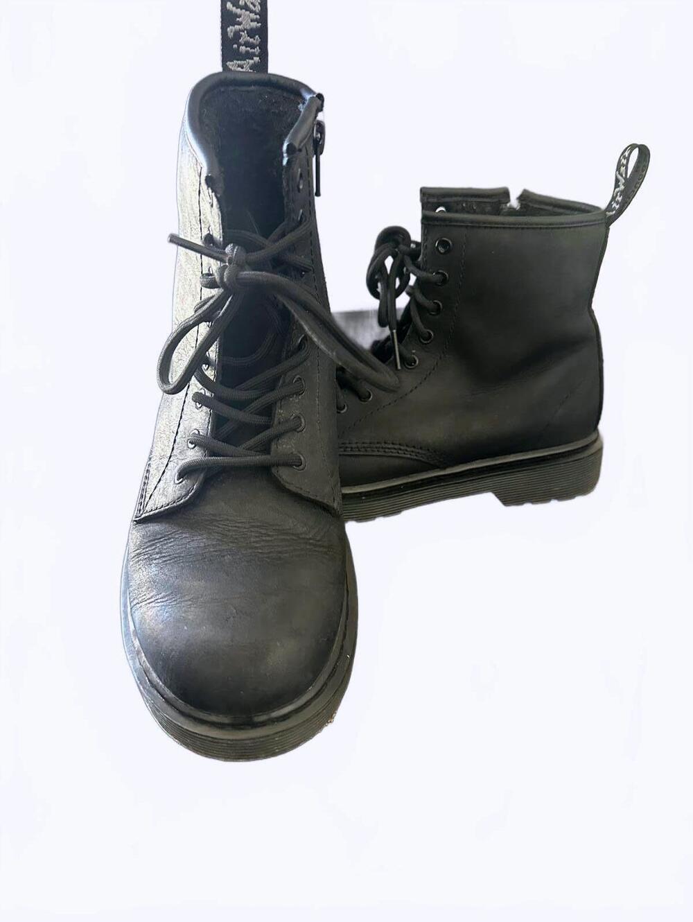 Dr. Matens Black Matte Sherpa Lined AirWair Bouncing Soles Lace-Up Boots - 4